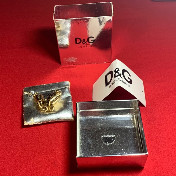 EUC Vintage Dolce and Gabana Gold Chain and Barrel Pierced Earrings - Picture 6 of 6